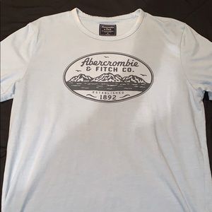 Men’s A&F tee